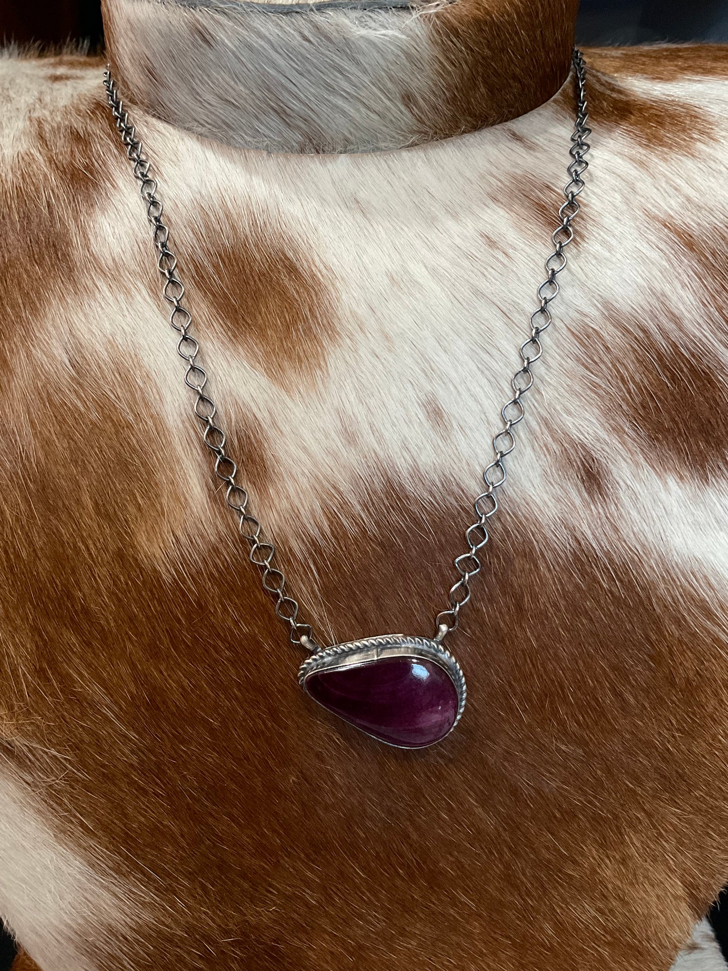 Purple Spiny Oyster Single Stone Necklace