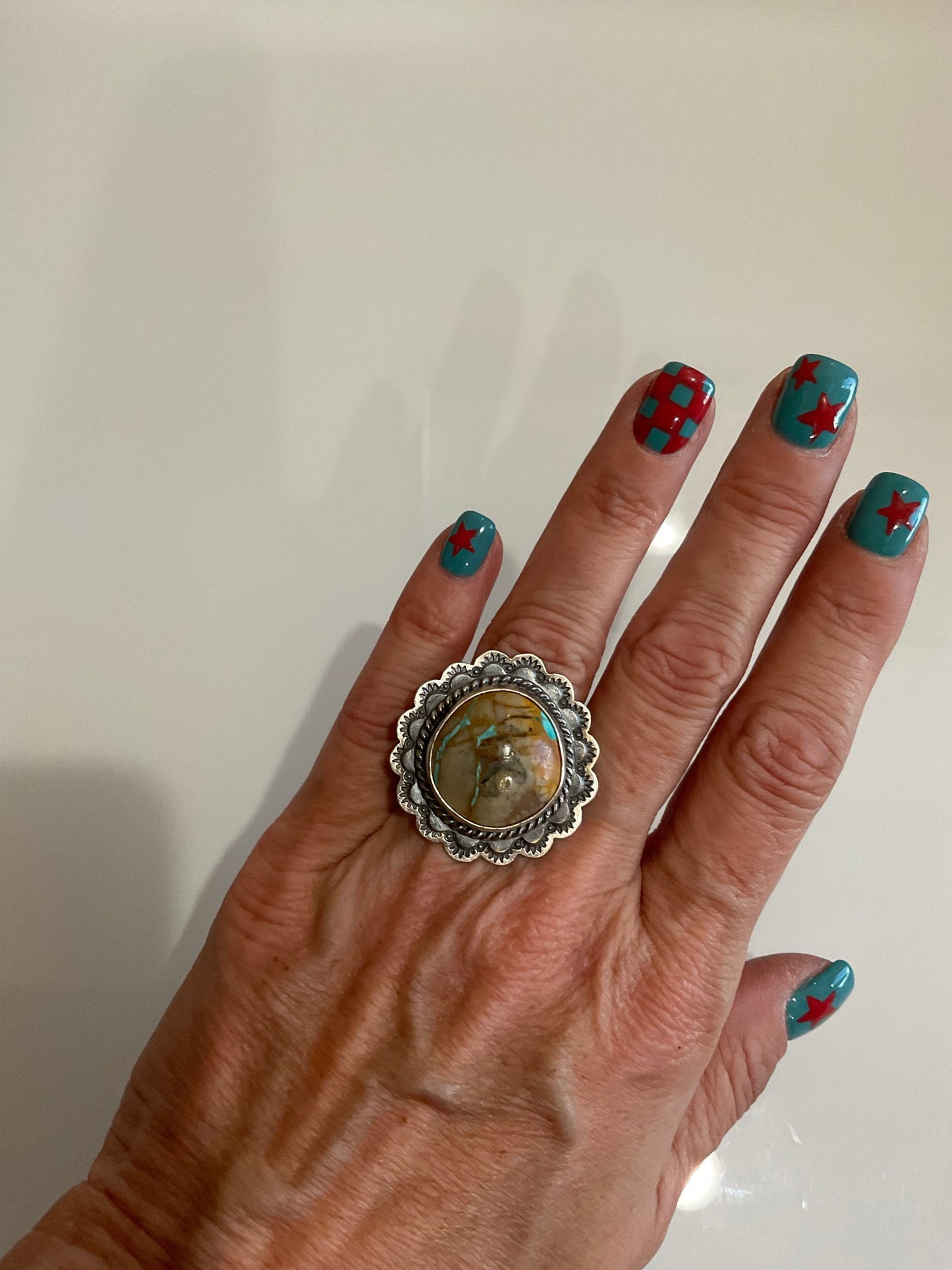 Royston Ribbon w/Scalloped Border Ring