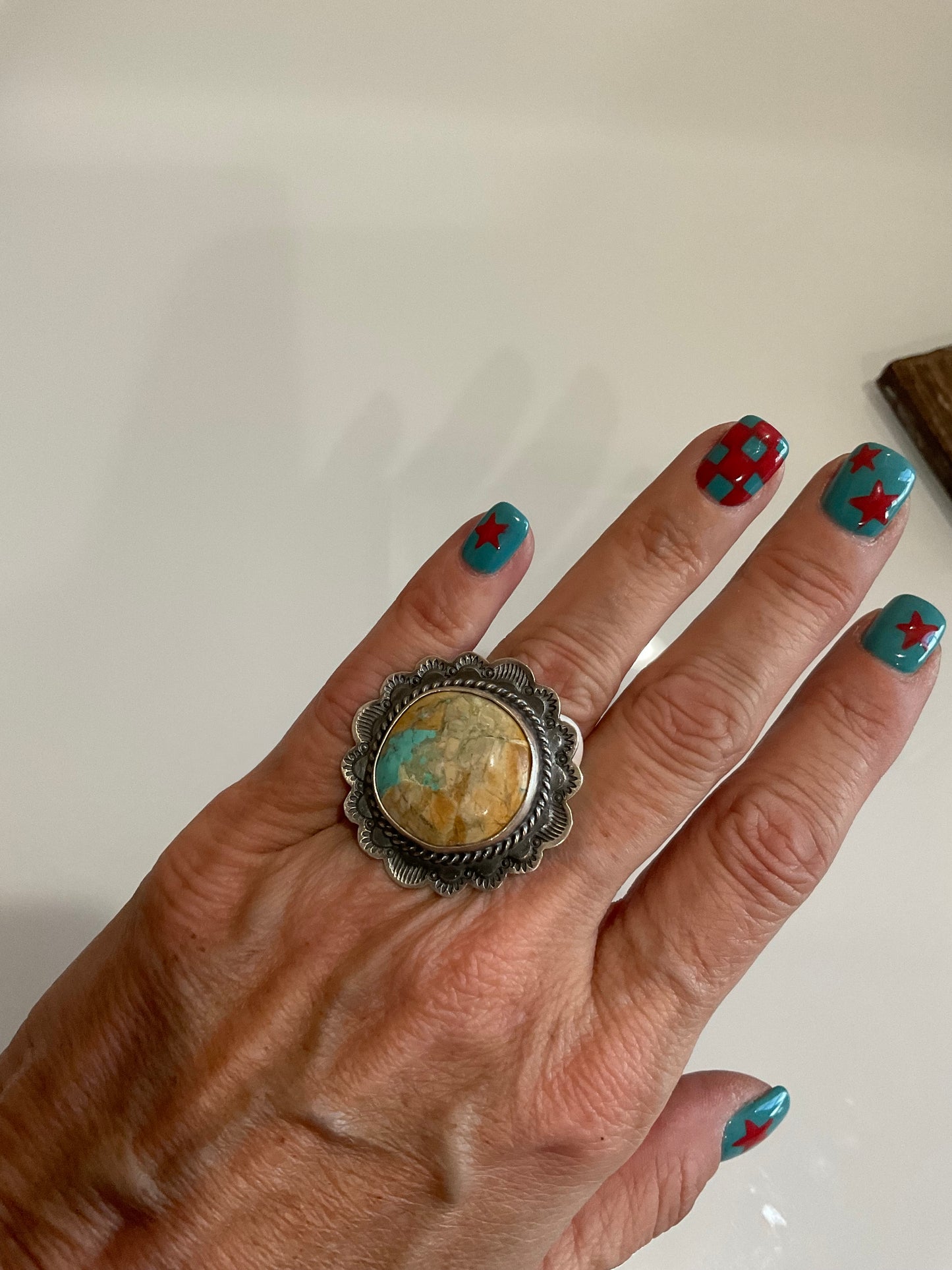 Royston Ribbon w/Scalloped Border Ring