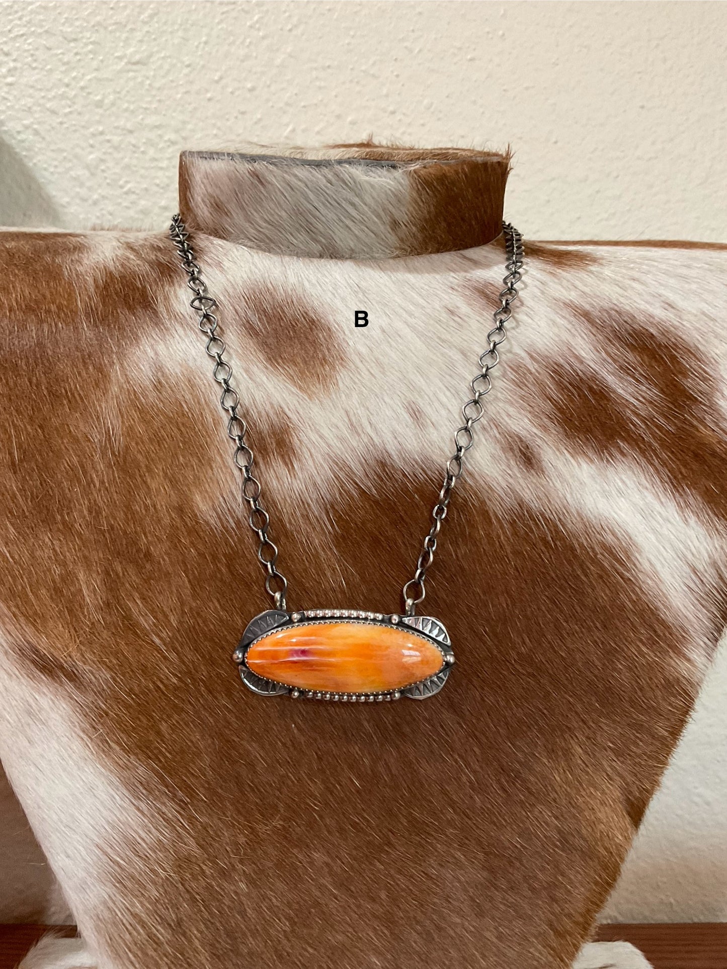 Spiny Oyster Single Stone Necklaces