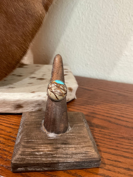 Royston Ribbon Ring