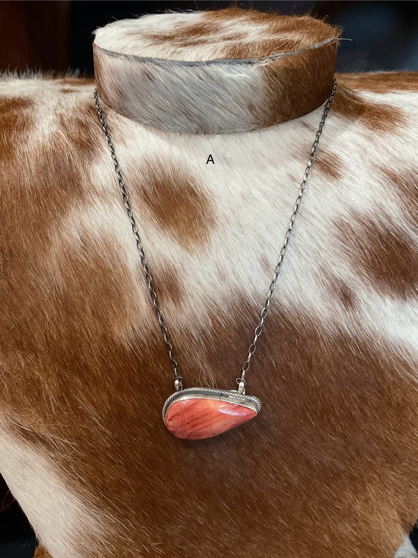 Spiny Oyster Single Stone Necklaces