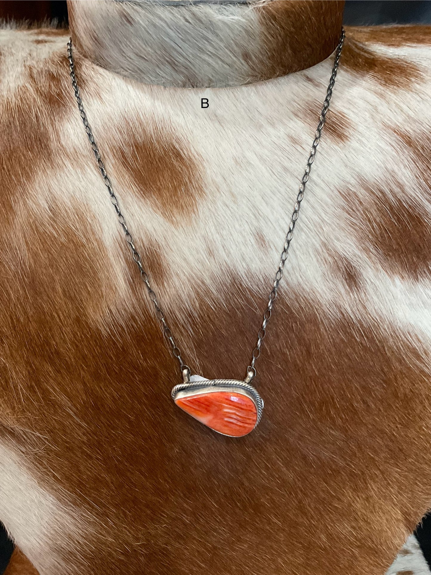 Spiny Oyster Single Stone Necklaces