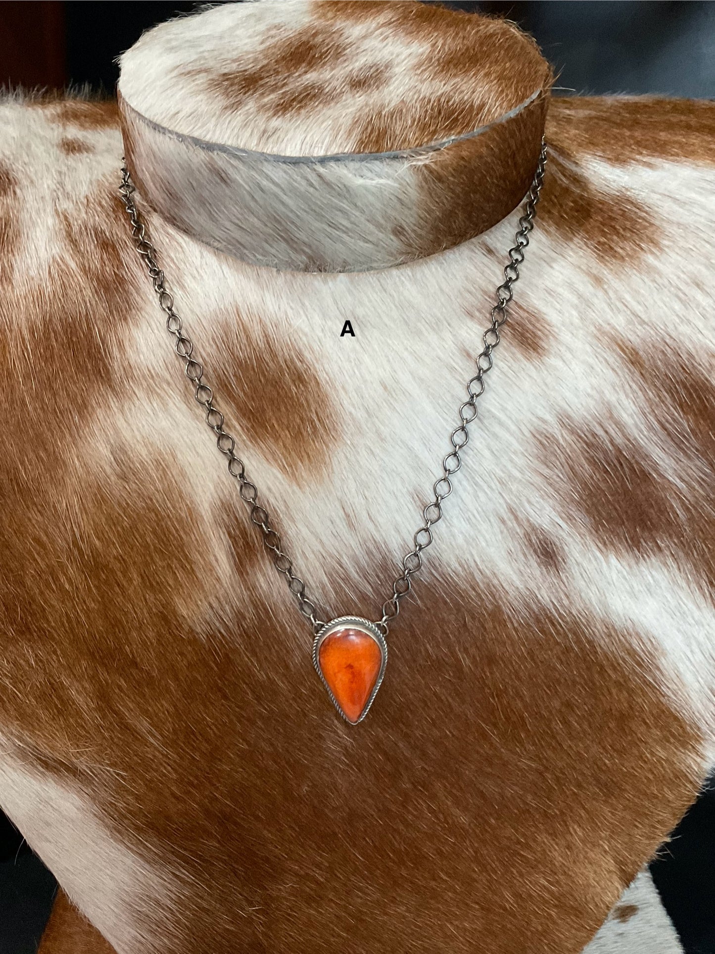 Spiny Oyster Single Stone Necklaces