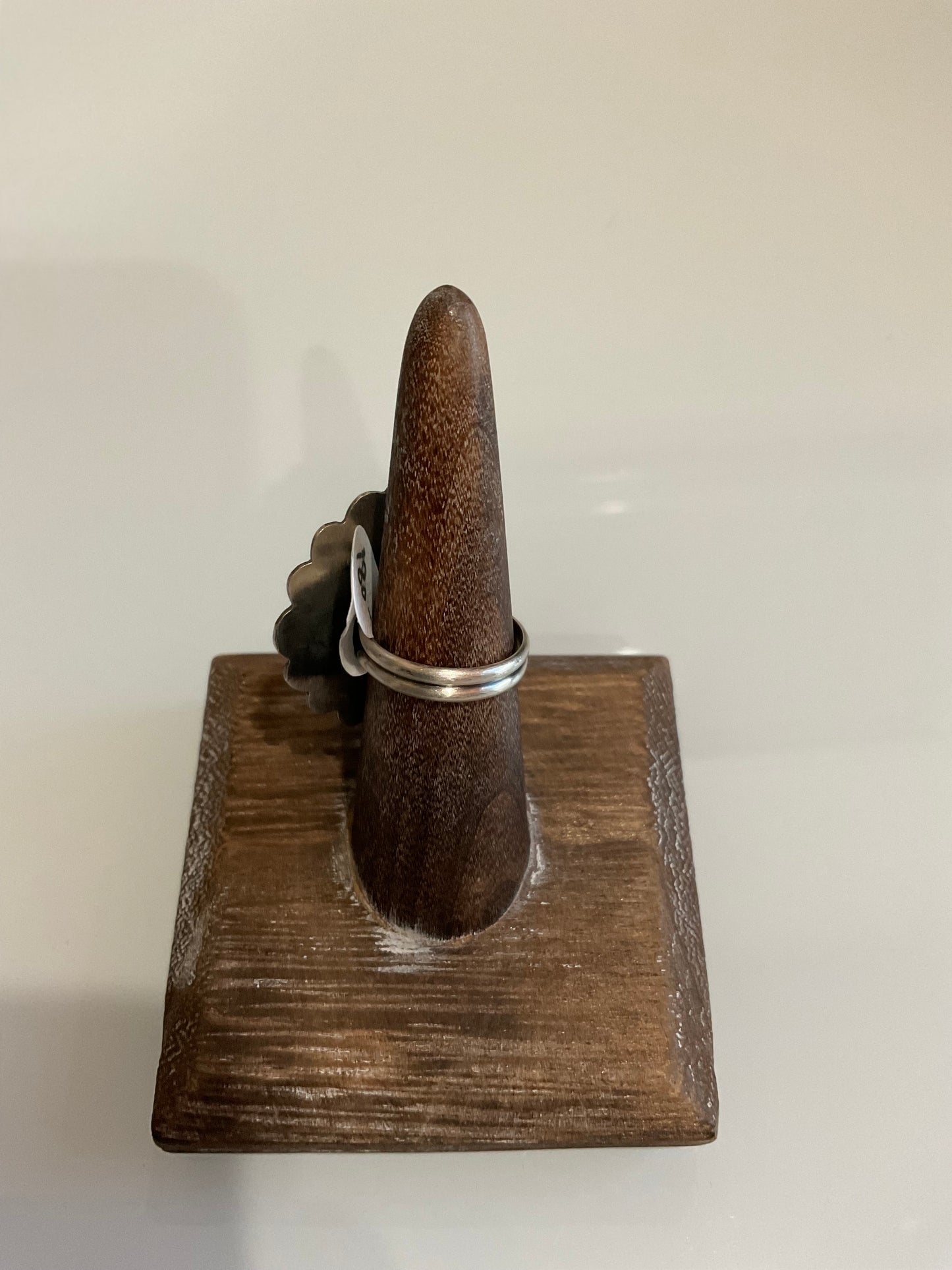 Royston Ribbon w/Scalloped Border Ring