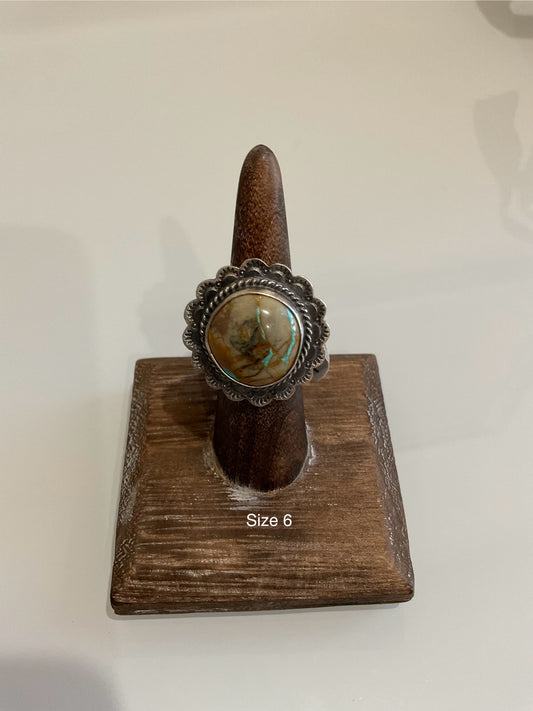 Royston Ribbon w/Scalloped Border Ring