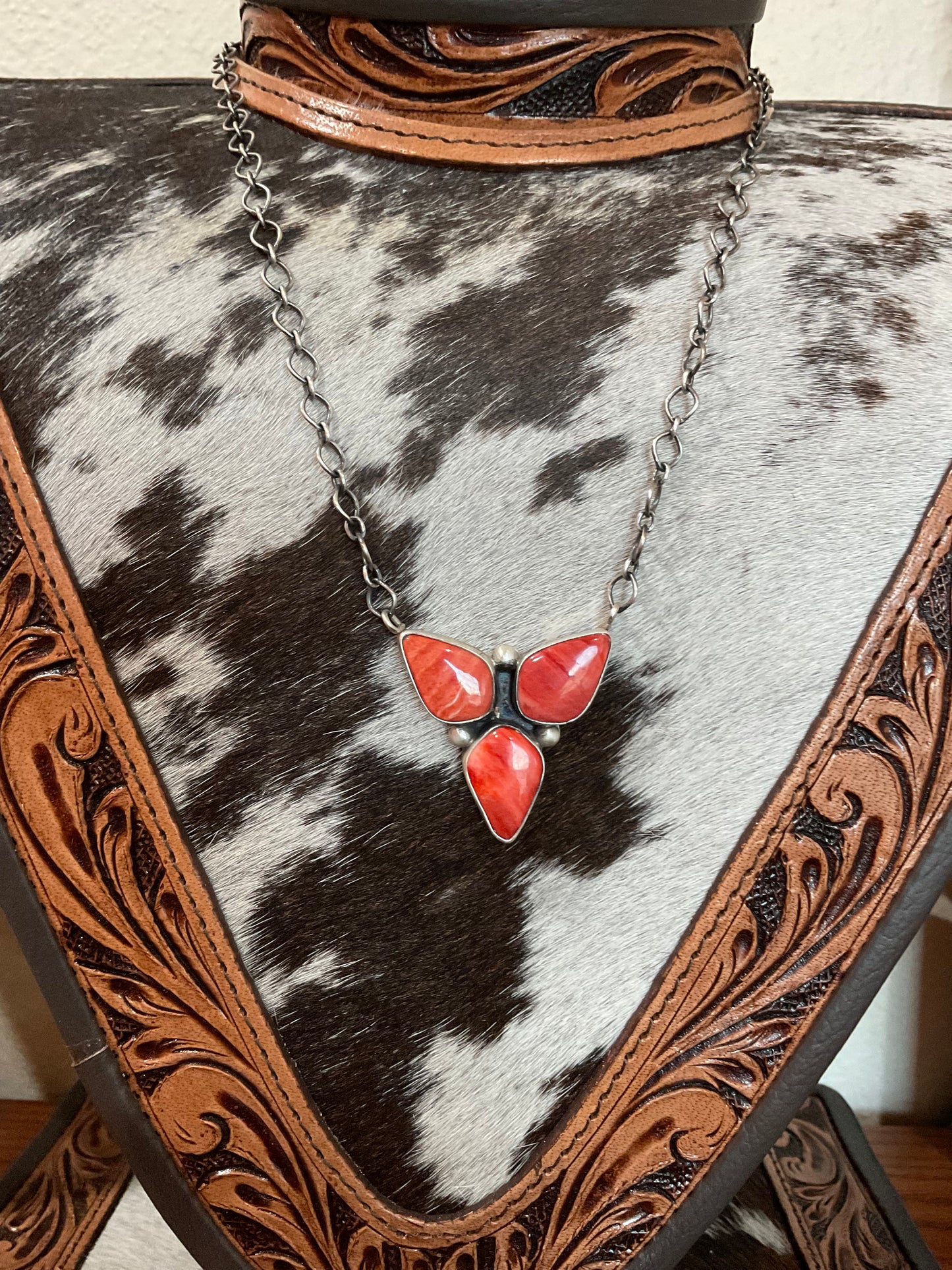 Red Spiny 3 Stone Necklace